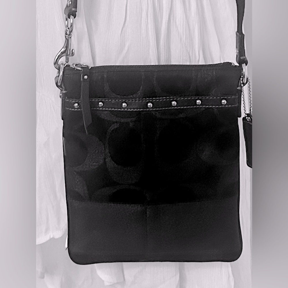 Coach Signature Stripe Studded Shimmer File bag Black Crossbody 42020 - NWOT